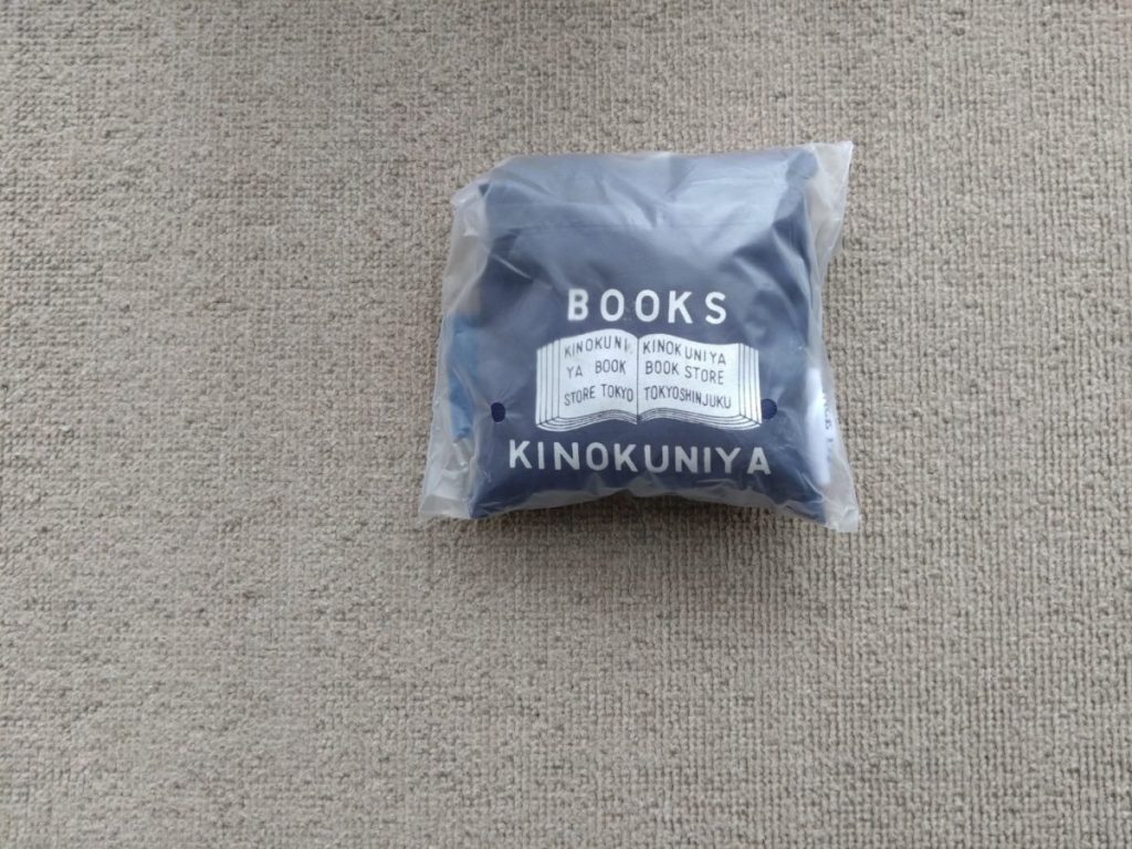 紀伊國屋書店エコバッグたたんだ写真