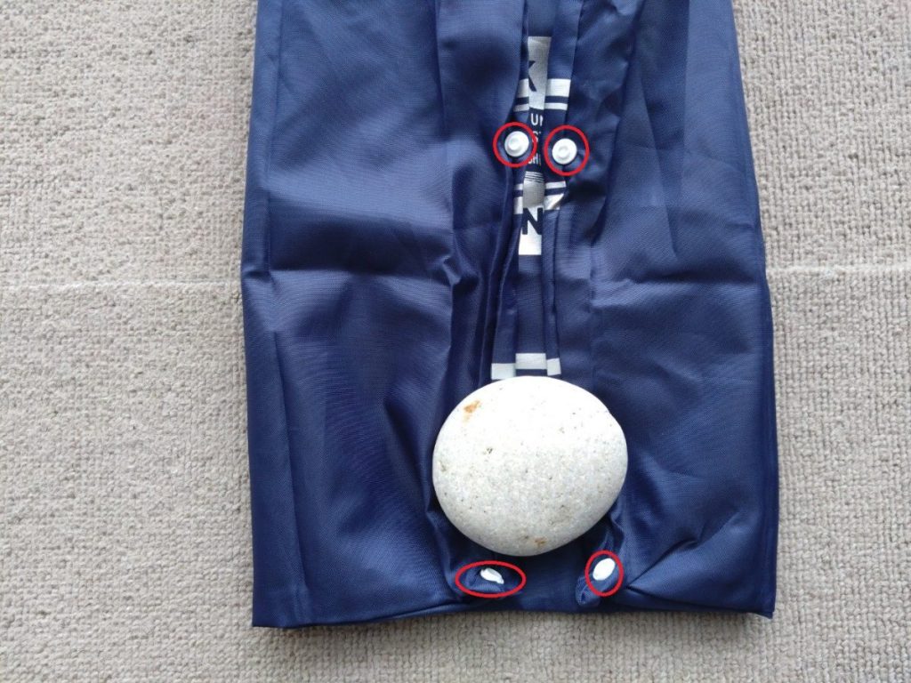 紀伊國屋書店エコバッグ側面ボタンの写真