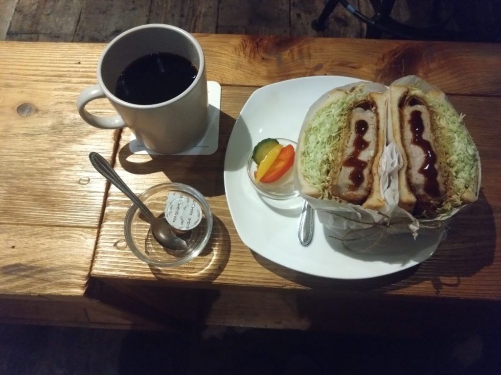 森の図書室　カツサンドの写真