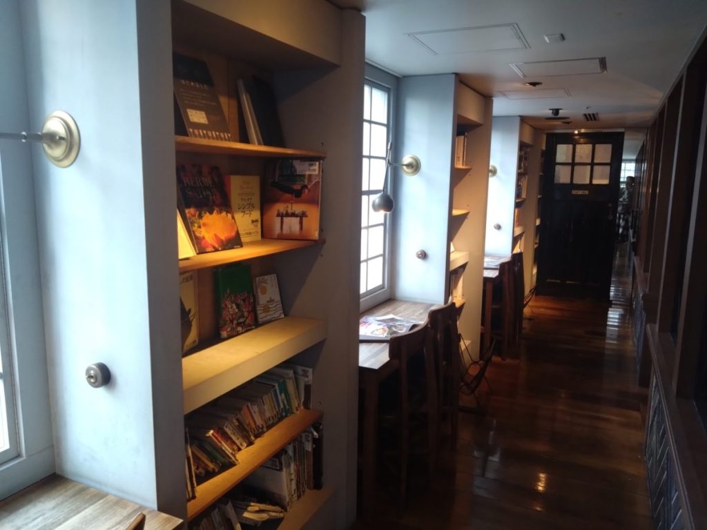 梟書茶房　店内の写真⑧