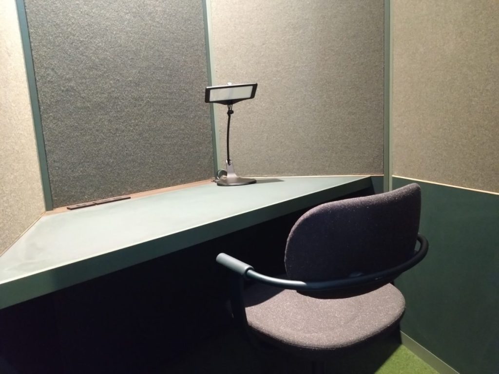 マグマブックス ラウンジ席の写真