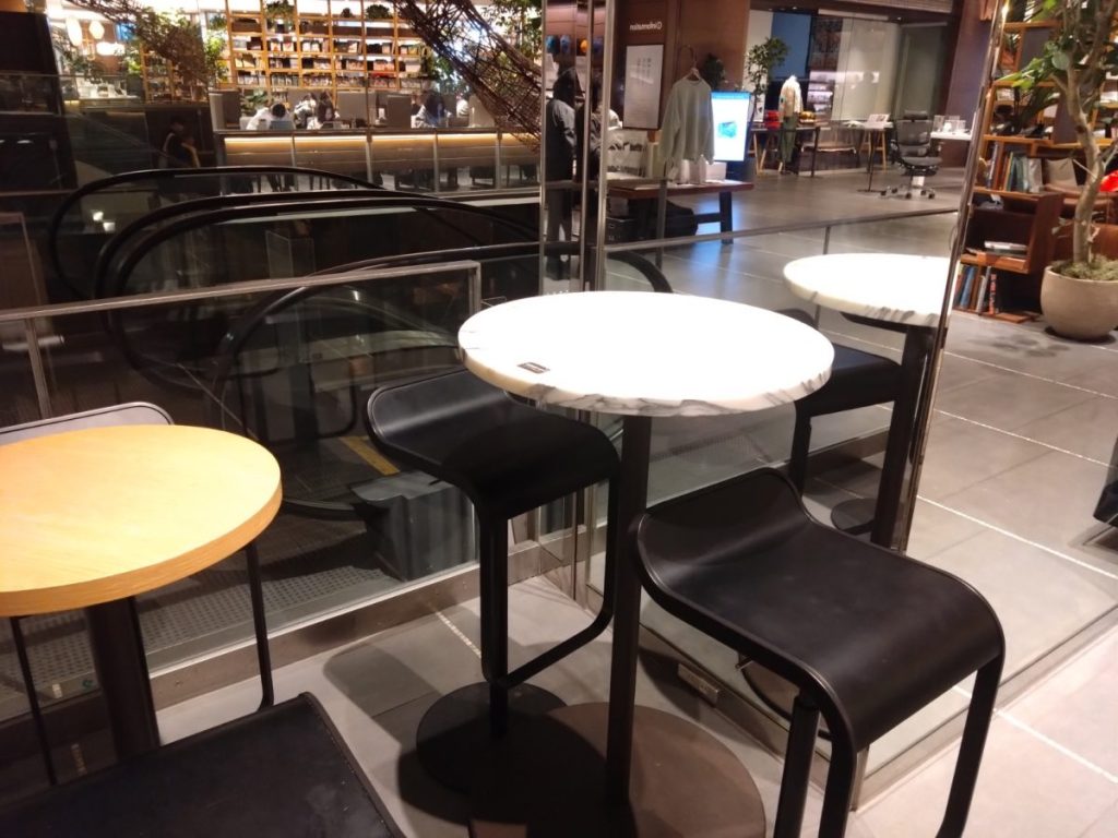 TSUTAYAシェアラウンジ 座席の写真③